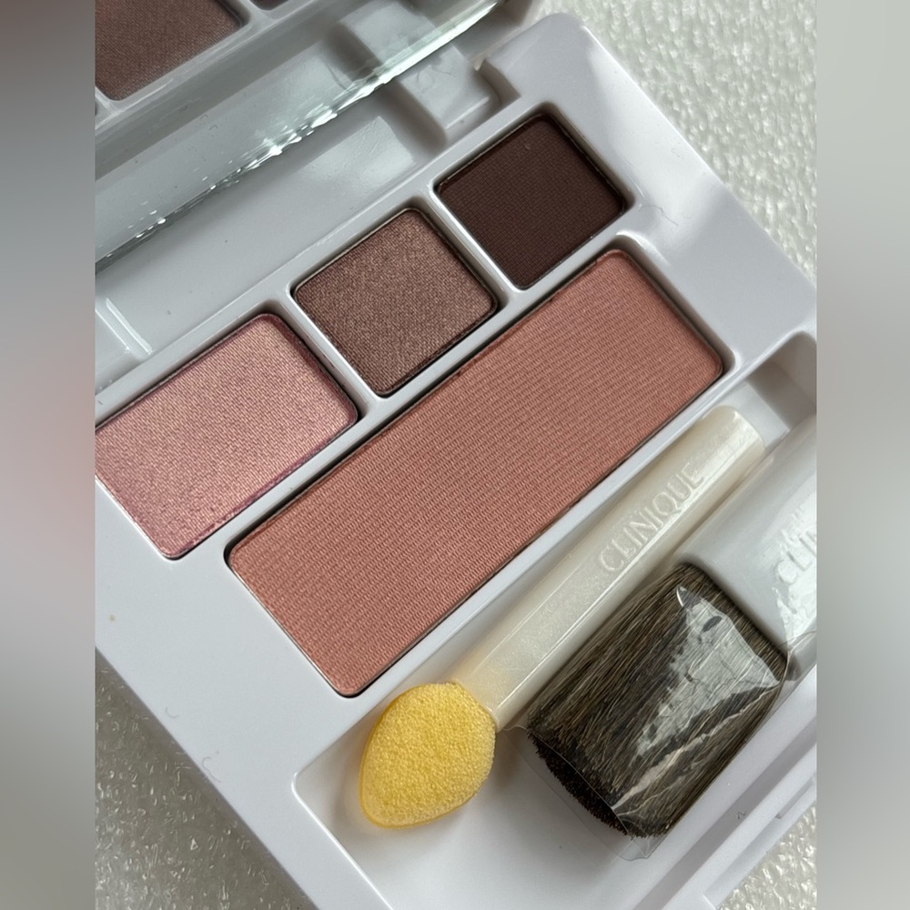 🌷NEW Clinique STRAWBERRY FUDGE & DAY INTO DATE Shadows PINK Blush GWP Compact 🌷